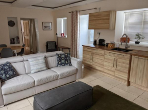 The Lawns Spa Apartment, Holt